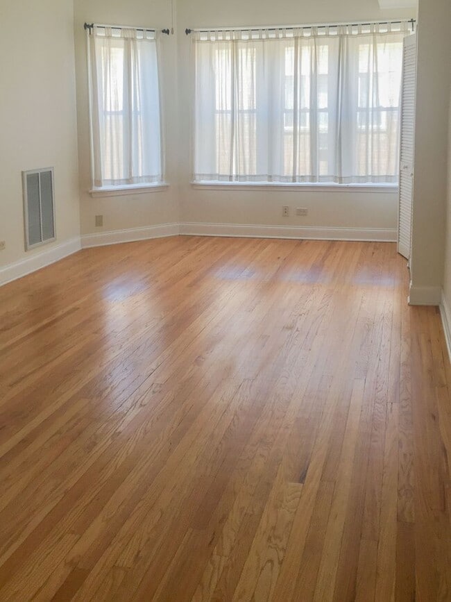 Photo - 4808 N Paulina St Unidad 2W