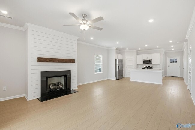 Photo - 304 Allene Wy