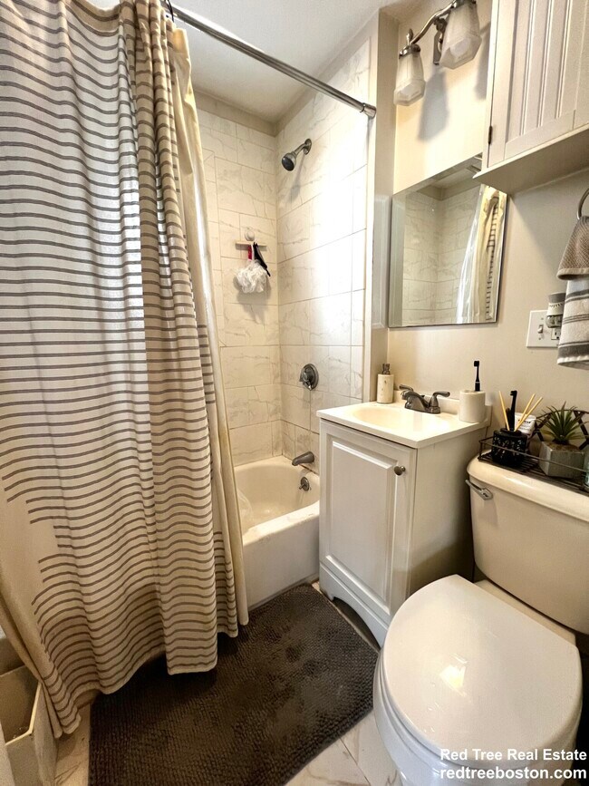 Photo - 678 Bennington St