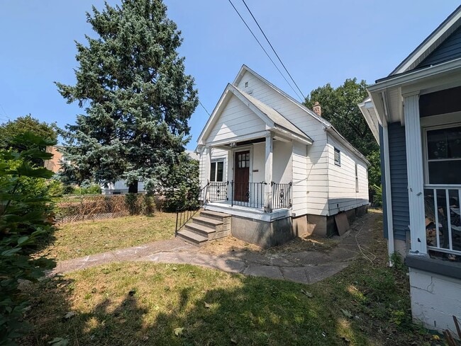 Building Photo - 439 27th St