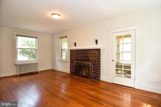 Photo - 633 24th St S