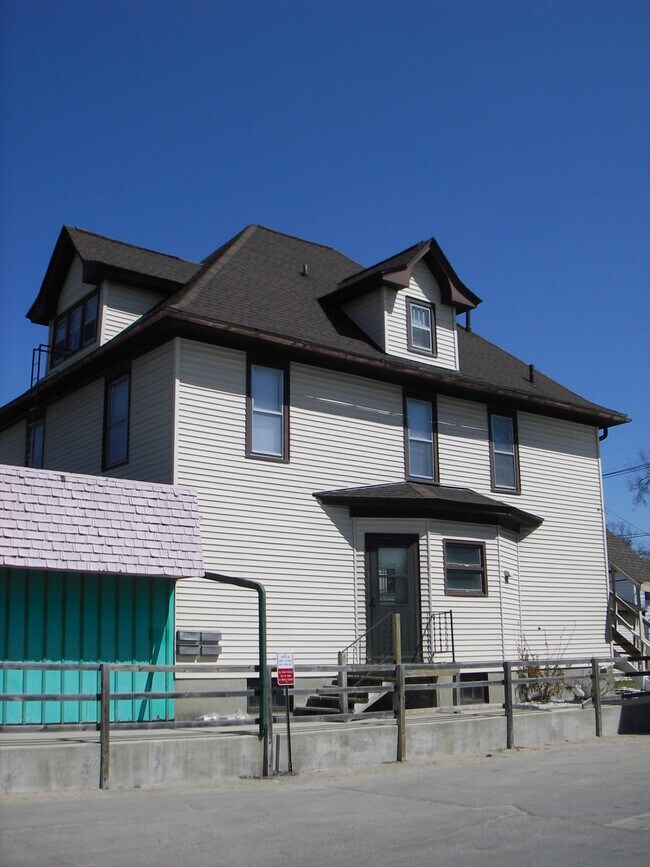 Building Photo - 1569 1st Ave SE Unit #4 Rental