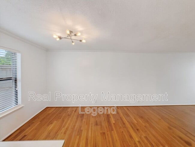 Photo - 4944 N Hall St