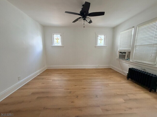 Photo - 172 W 4th St