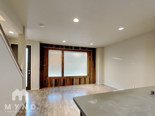 Photo - 118 N 43rd Pl