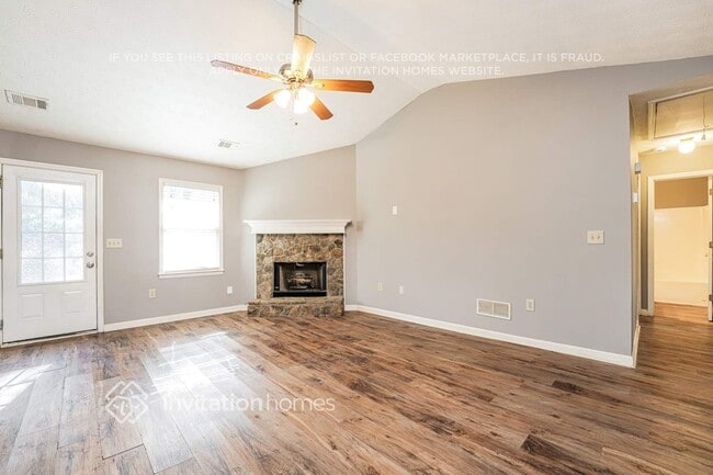 Photo - 825 Rambling Rose Ct NW