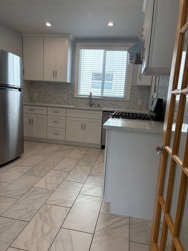 3815 Webster St Unit B