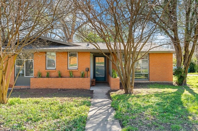 Building Photo - Centrally Located - Minutes from Dell Chil... Rental