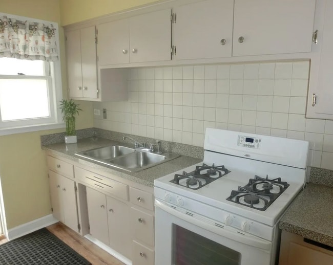 Photo - Updated 1-Bedroom Apartment – Available No...