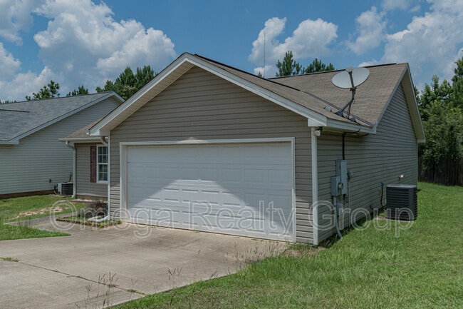 Photo - 3550 Cres Gardens Dr