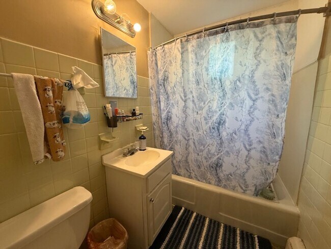 Photo - Urbana Apartment Near Downtown with Warm, Inviting Spaces