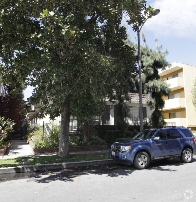 Building Photo - 4459 Ventura Canyon Ave Rental