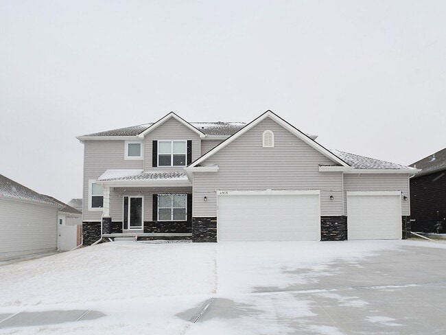 Building Photo - Gorgeous 4 Bedroom Elkhorn Home!!