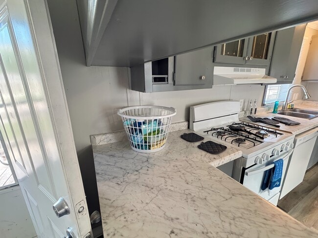 Photo - 2552 Smith Ave