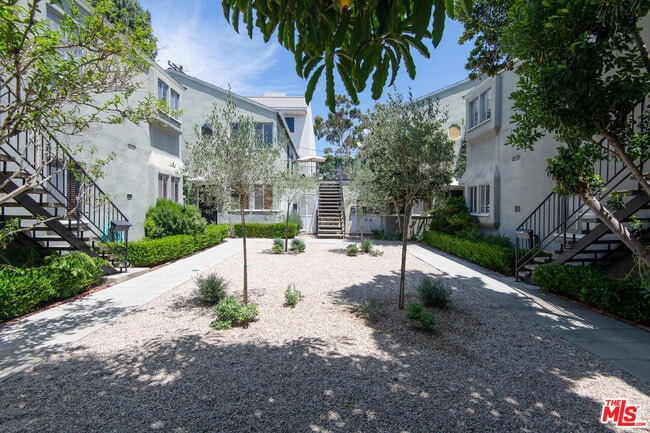 Building Photo - 9025 Rangely Ave Unit 9027