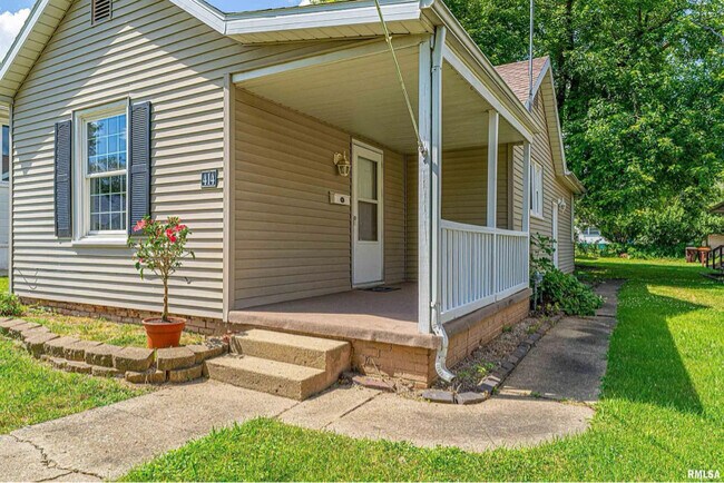 Building Photo - 414 6th St