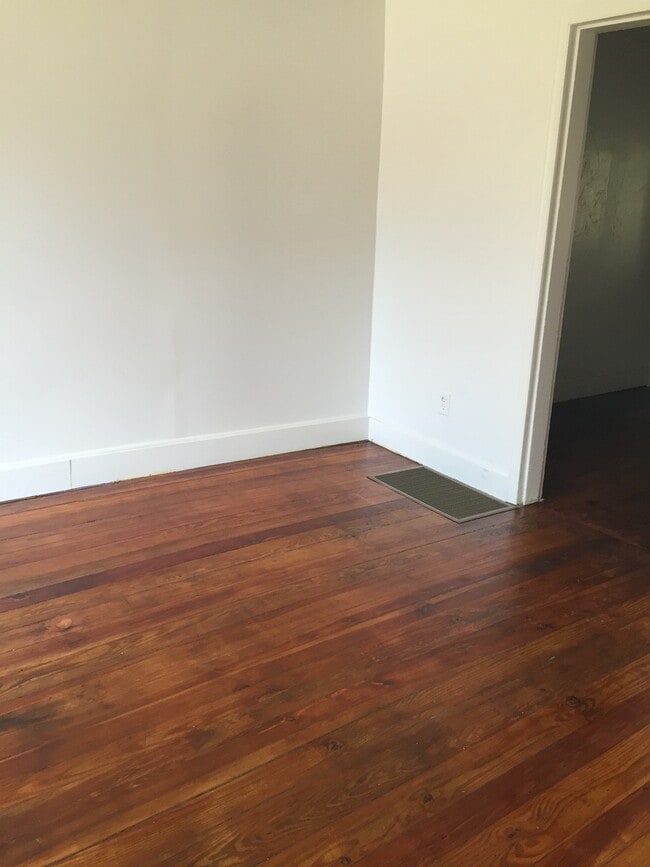 Photo - 3 Bedroom 2 Bath with Yard -York City SD