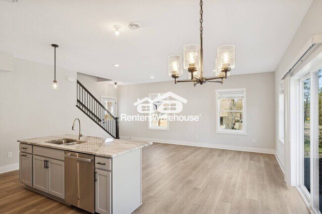 Photo - 3415 Douglas Dr N