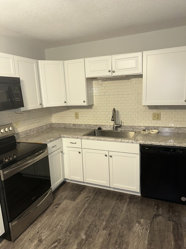 Photo - 1765 Valley Dr House