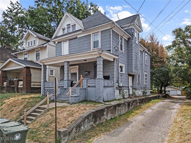 Building Photo - 1018 9th St NW Unit 4 Rental
