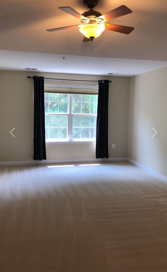 Photo - Nice end unit townhouse in waterfront comm...
