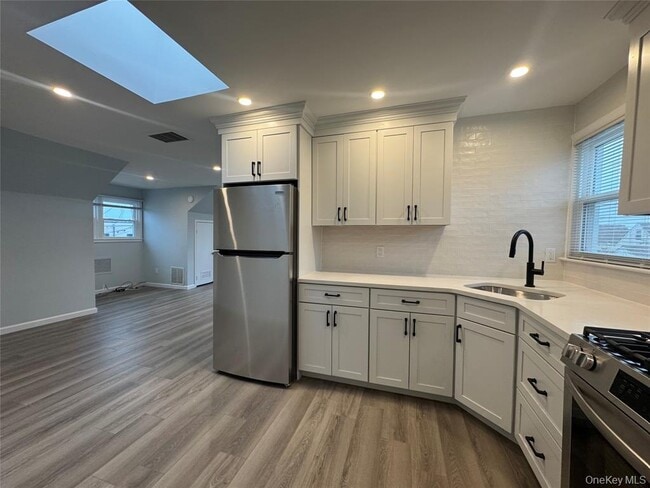 Building Photo - 817 E Walnut St