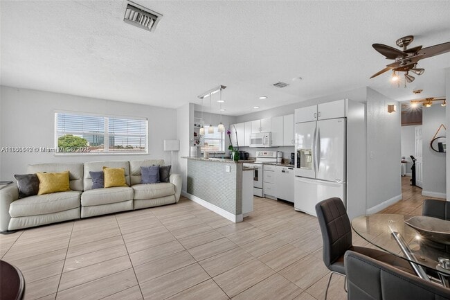 Photo - 2715 NE 49th St Unit 309