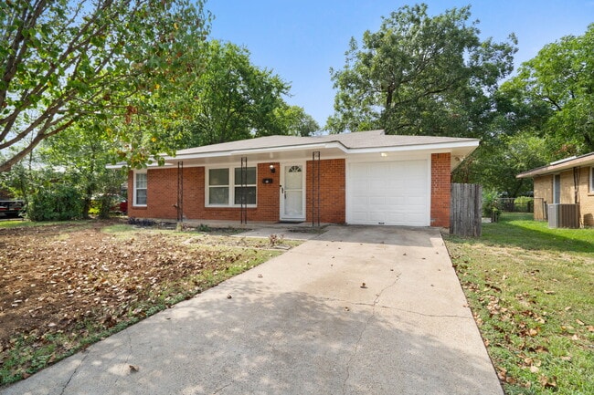 Photo - 6418 Onyx Dr N