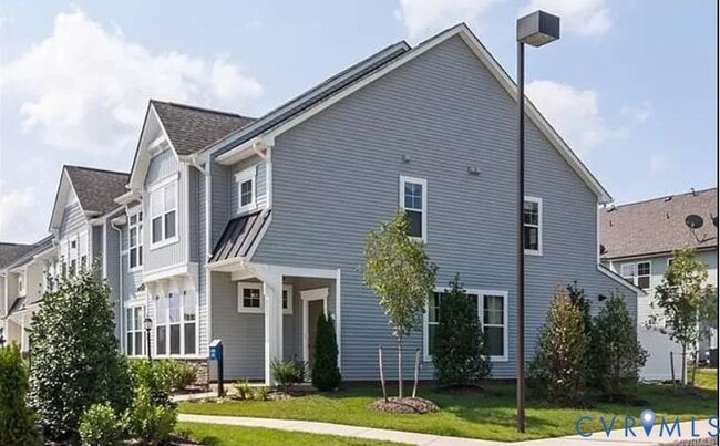 Building Photo - 8079 Rutland Village Dr