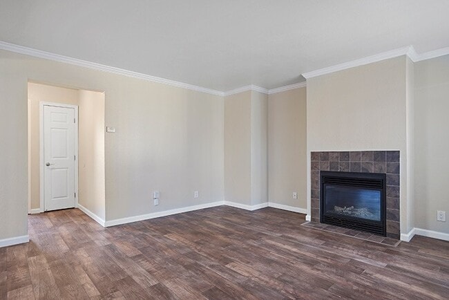 Photo - Colonial Garden Apartments