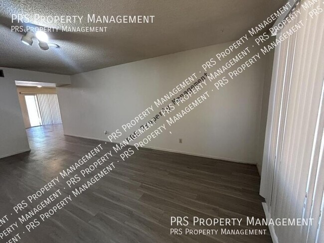 Photo - 5309 S River Dr