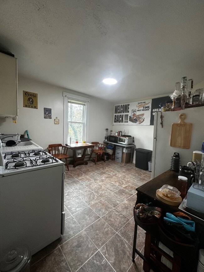 Photo - 320 Stewart St