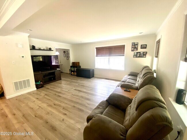 Photo - 202 Greenfield Ave