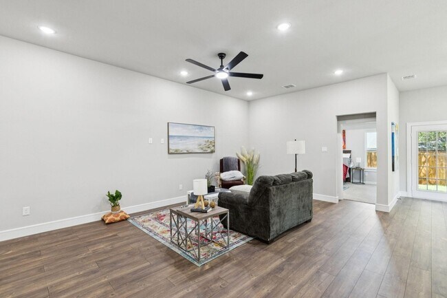 Photo - 512 Frazier St