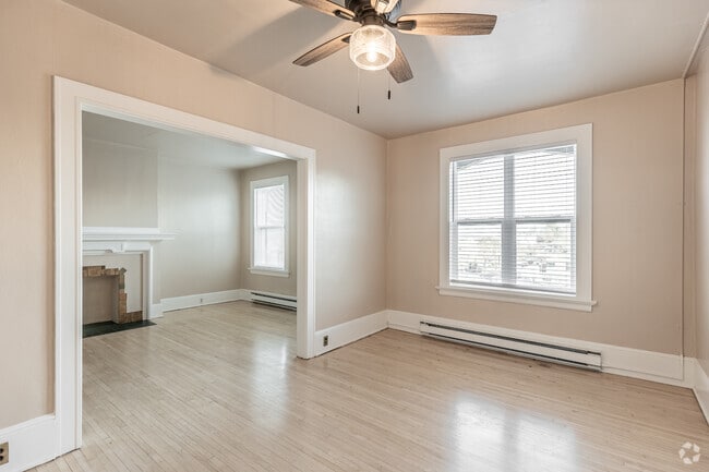 1BR, 1BA - 950SF