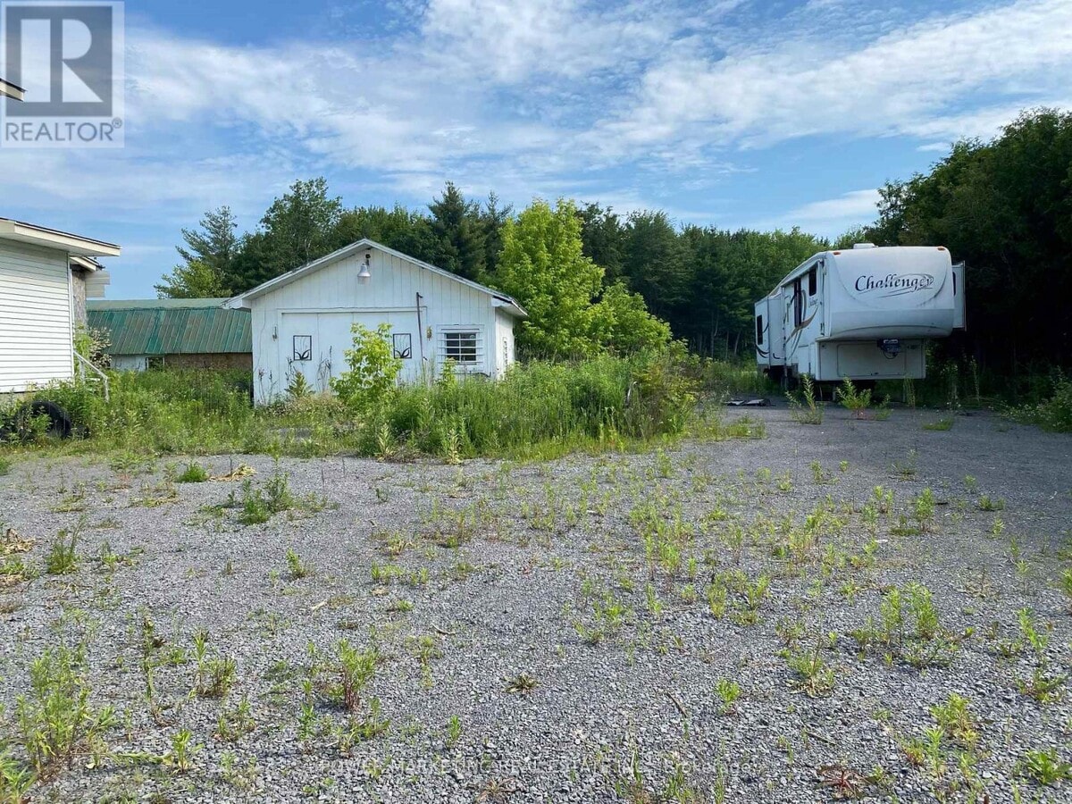 Photo - 4075 Navan Rd