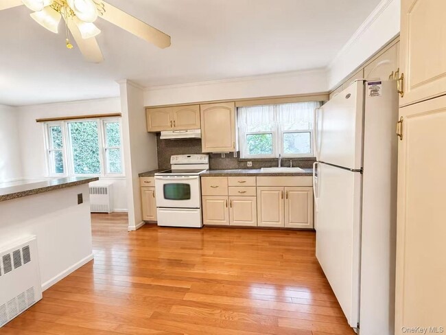 757 Leslie Ln