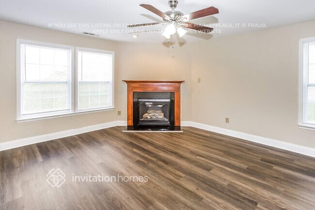 Photo - 956 Littleton Dr