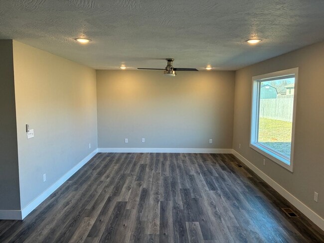 Photo - Beautiful 3 bedroom, 2 bath, 2 car garage duplex in Ozark! Spacious, granite with open / split be...