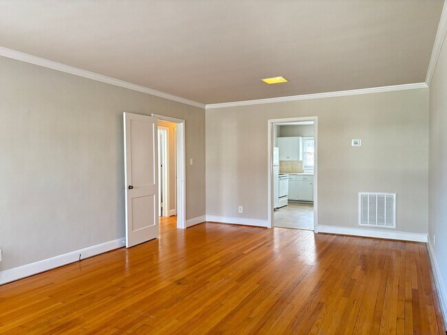 Photo - 2 Bedroom, 1 Bathroom Apartment in Greensboro!