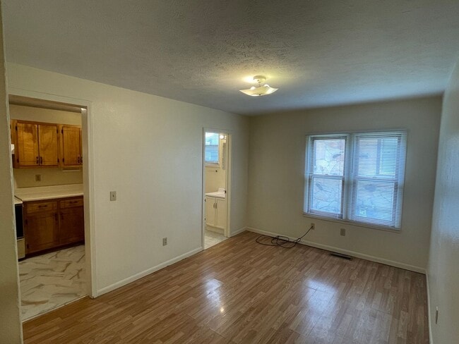 Photo - 813-813 W Poplar St Unit 811