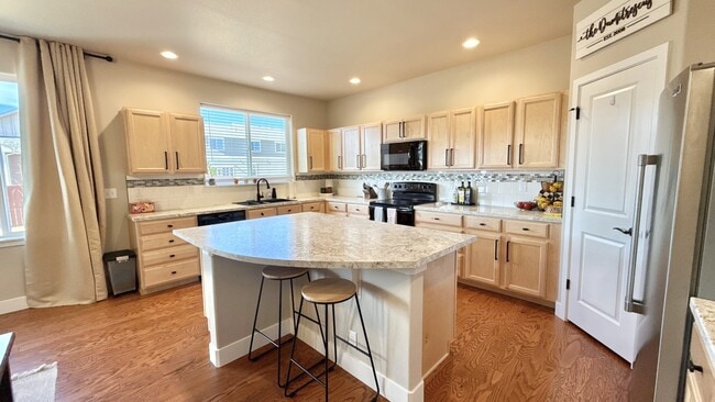 Photo - 409 Luminous Dr