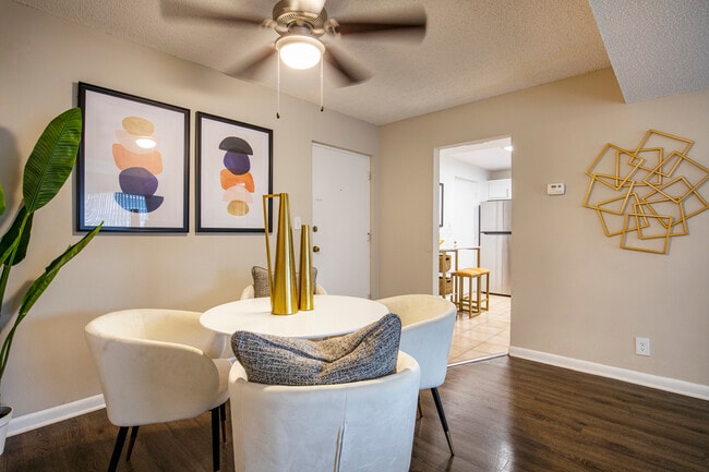 Del Oro Apartment Homes