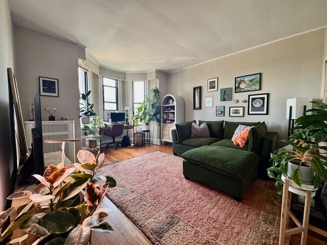 216 #302 Living Room - President Adams Building
