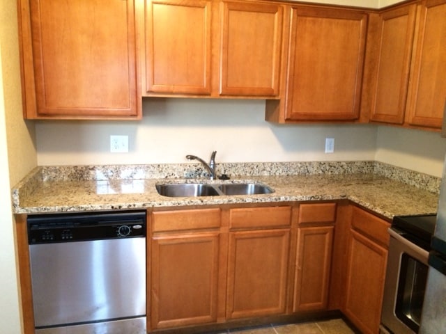 Kitchen - 100 Grandview Ct Unit #121