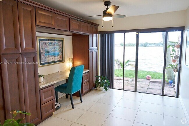 Building Photo - 20105 NE 3rd Ct Unit 9 Rental