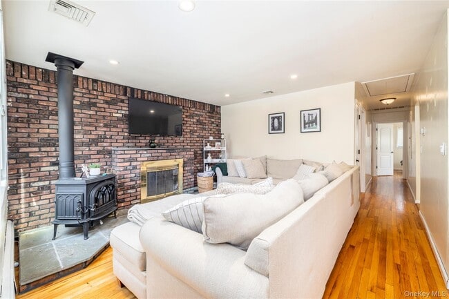 Photo - 37 Hickory Rd