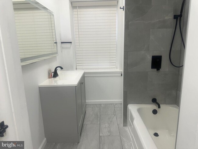 Photo - 1109 W James St Unit 1