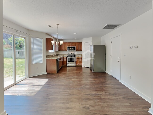 Photo - 16397 Jewel Way