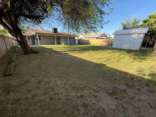 Photo - 1634 E 12th St